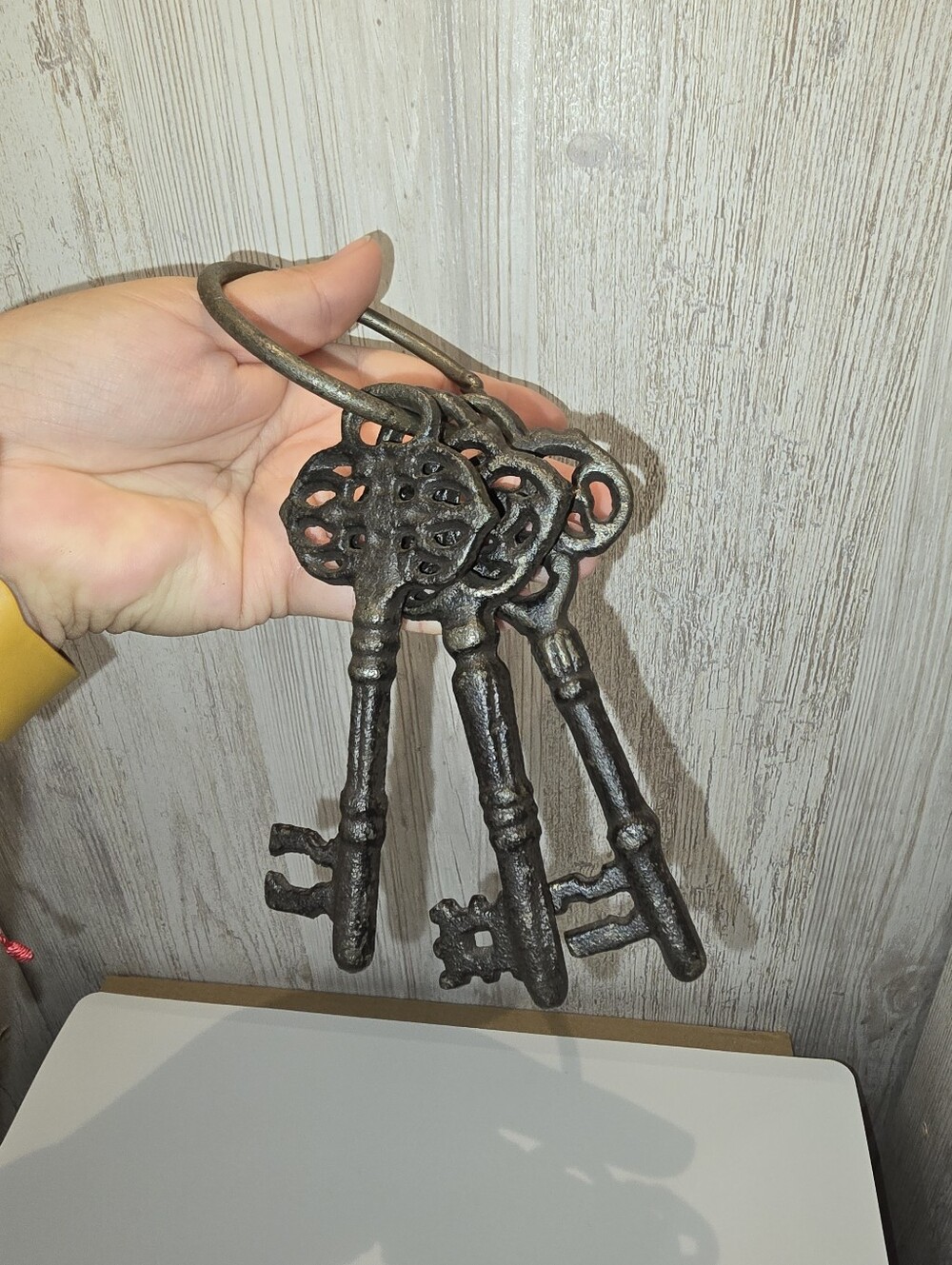 Hanging Keys Cast Iron Garden Vintage Rustic Home Decoration Gift